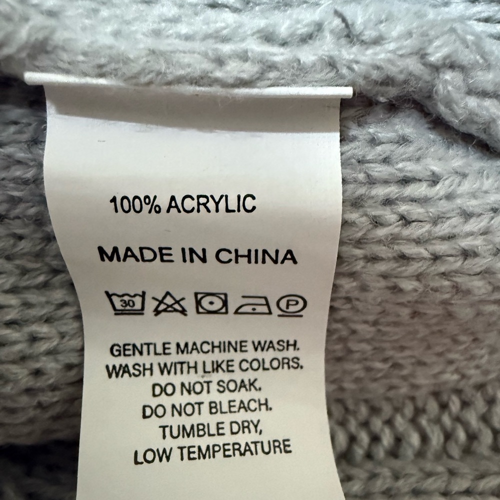 100% Acrylic Gray V-Neck Knit Vest - Soft & Lightweight Layering Piece - Picture 6 of 7